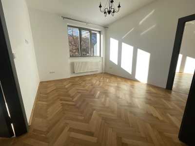 Birou de Închiriere 5 incaperi, BICJ355475-1