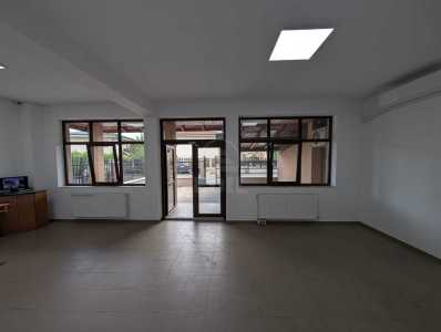 Espace commercial de louer 3 chambres, SCCJ246466FLO