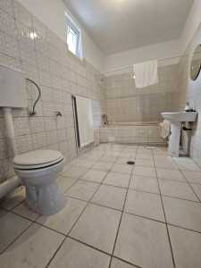 Espace commercial de louer 7 chambres, SCCJ353313-12