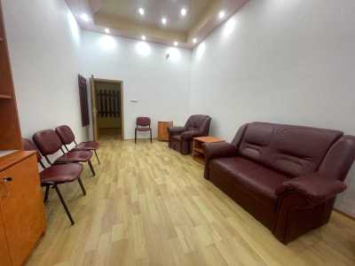 Bureau de louer 3 chambres, BICJ352969-2