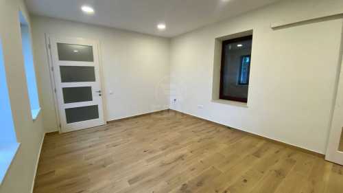 Bureau de louer 2 chambres, BICJ355707-6