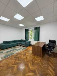 Bureau de louer 3 chambres, BICJ358648-1