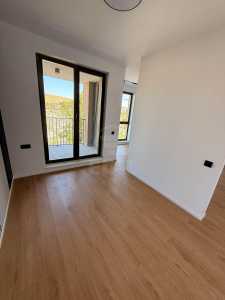 Bureau de louer 3 chambres, BICJ247338FLO-4