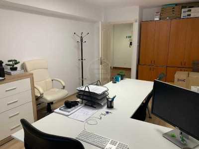 Bureau de louer 4 chambres, BICJ359190-3