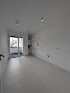 Bureau de louer 3 chambres, BICJ247486FLO-8